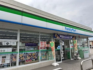 ファミリーマート 高岡清水町店まで徒歩2分