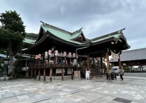 石清尾八幡神社まで車9分
