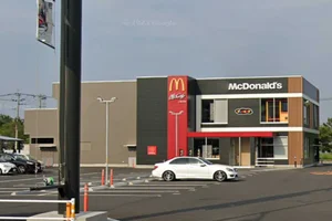 マクドナルド 餅ヶ浜店まで徒歩17分。