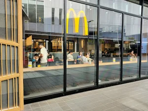 マクドナルド 福井駅まで徒歩9分