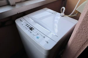 衣服や布団カバーなどを洗うことができ 長期利用可能なお部屋です