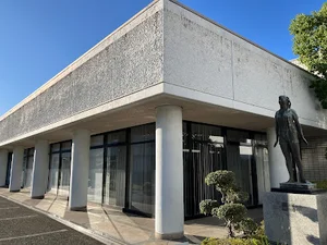 坂出市民美術館まで徒歩１４分