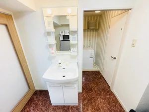 嬉しい独立洗面台付★☆忙しい朝でも余裕をもって身だしなみが整えることができます♪