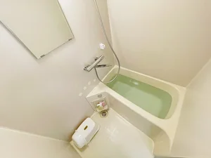 バストイレは別♪バスルームには風呂桶・風呂イス・風呂用洗剤・スポンジをご用意しておりますのでぜひご活用ください！