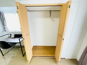 収納スペースも広く、長期滞在でも安心！！嬉しいポール付☆☆