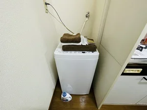 【洗濯機画像】ホテルと違い洗濯機がある生活は良いですね♪7日以上の利用なら滋賀大津駅前ウィークリーマンションをご利用下さい★洗濯洗剤も完備‼