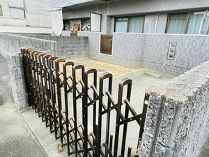 縦列駐車で2台分込の金額です♪庭付きの広いベランダとなっております♪