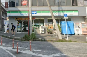 ファミリーマート 大津京駅前店まで徒歩9分、700m。