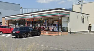 セブン-イレブン 大津松山町店まで徒歩9分、650m。