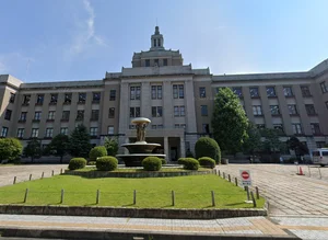 滋賀県庁まで車で12分、3.4km。