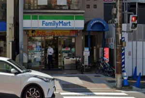 ファミリーマート びわ湖浜大津駅前店　徒歩７分