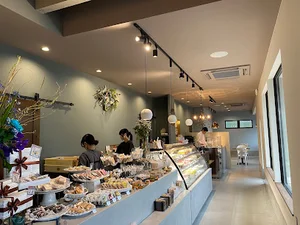 Roi et Reineまで車で5分