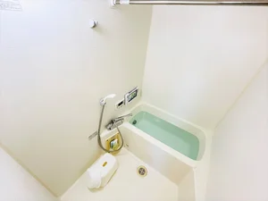 バストイレは別♪嬉しいテレビ付★☆お風呂でゆっくりくつろげます☆風呂桶・風呂イス・風呂用洗剤・スポンジをご用意しておりますのでぜひご活用ください!