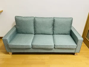 三人用のソファです☆ローテーブルもお洒落なテーブルとなってます♪♪