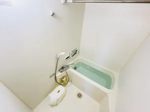 バストイレは別♪嬉しいテレビ付★☆お風呂でゆっくりくつろげます☆風呂桶・風呂イス・風呂用洗剤・スポンジをご用意しておりますのでぜひご活用ください！