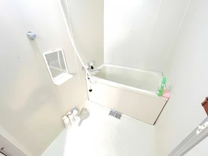 シャンプーやリンス、ボディソープ、バスマジックリンも完備です☆掃除用のスポンジもご用意しております。