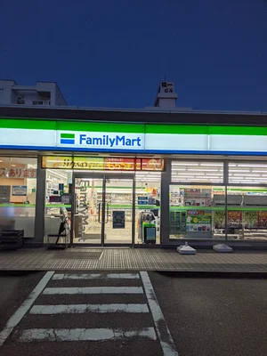 ファミリーマート 富山東町店まで徒歩3分