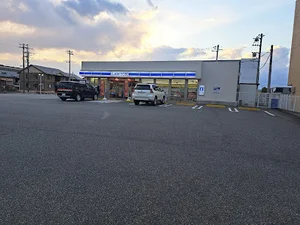 ローソン 高岡南店まで徒歩5分