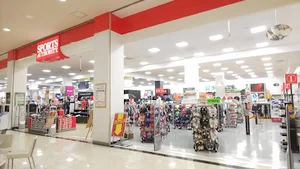 メガスポーツ 高岡店まで徒歩11分