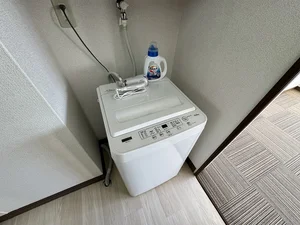 【洗濯機画像】ホテルと違い洗濯機がある生活は良いですね♪7日以上の利用なら富山駅前(NTT西日本桜橋ビル前)ウィークリーマンションをご利用下さい★洗濯洗剤も完備‼
