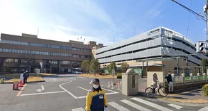 岡山大学病院まで車で10分、2.2km。