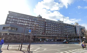 岡山県庁まで徒歩25分、1.7km。