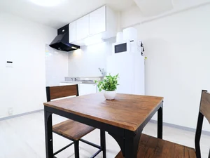 お食事はテーブルとイスでお召し上がりください。