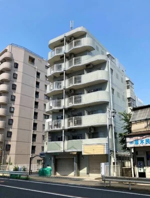 大きい道路に面しております！