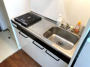 システムキッチンIHコンロ付きで　調理器具や食器類など豊富にご用意！