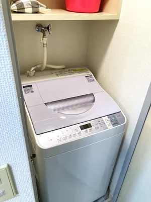 洗濯機付きで日々の洗濯物も解決！