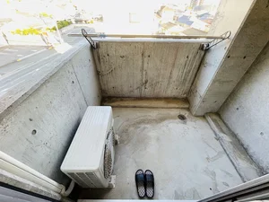 洗濯竿・スリッパ備え付☆入居中洗濯もできるので、コインランドリーに行かなくても大丈夫☆☆