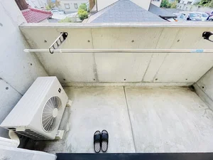 洗濯竿・スリッパ備え付☆入居中洗濯もできるので、コインランドリーに行かなくても大丈夫☆☆