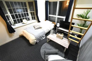 のマンスリーマンション・ウィークリーマンション「Kマンスリー秋田県護国神社前（聖霊女子短期大学前） 201・1K-【最上階角部屋】(No.784743)」メイン画像