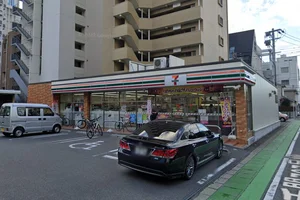 セブン-イレブン 福岡大手門１丁目店まで徒歩3分。