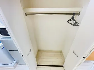 収納スペースも広く、長期滞在でも安心！！嬉しいポール付☆☆