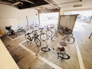 駐輪場は広く停めやすいです！