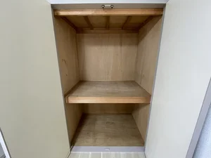 収納スペースも広く、長期滞在でも安心！！嬉しいポール付☆☆