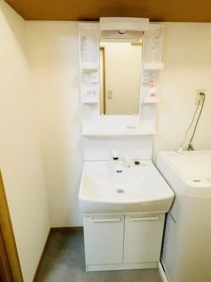 嬉しい独立洗面台付★☆忙しい朝でも余裕をもって身だしなみが整えることができます♪