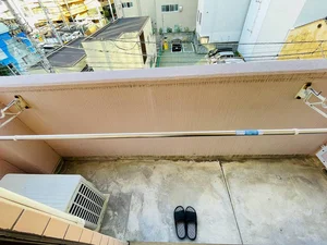 洗濯竿・スリッパ備え付☆入居中洗濯もできるので、コインランドリーに行かなくても大丈夫☆☆