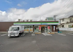ファミリーマート 桜ヶ丘五丁目店 徒歩3分