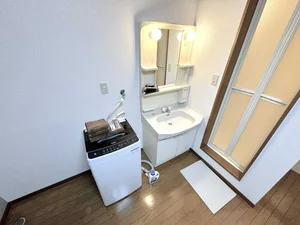 【洗濯機画像】ホテルと違い洗濯機がある生活は良いですね♪7日以上の利用なら福井市ウィークリーマンションをご利用下さい★洗濯洗剤も完備‼