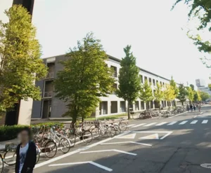 福井大学文京キャンパスまで車で13分、4.5km。