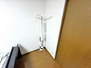 【掃除機完備】福井市ウィークリーマンション・福井市マンスリーマンションではビジネスホテルと違い、自宅と同じように生活できるのが強みの1つです。