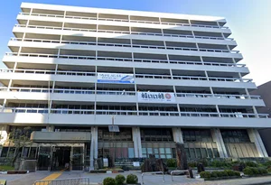 福井市役所まで車で10分、3.3km。