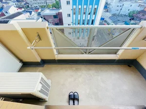 洗濯竿・スリッパ備え付☆入居中洗濯もできるので、コインランドリーに行かなくても大丈夫☆☆