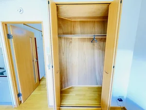 収納スペースも広く、長期滞在でも安心！！嬉しいポール付☆☆