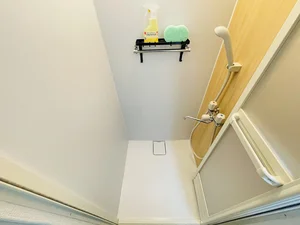 バストイレは別♪シャワールームには風呂用洗剤・スポンジをご用意しておりますのでぜひご活用ください！