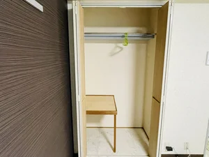収納スペースも広く、長期滞在でも安心！！嬉しいポール付☆☆