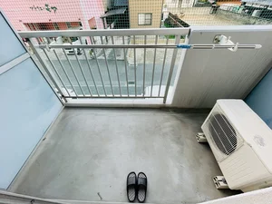 洗濯竿・スリッパ備え付☆入居中洗濯もできるので、コインランドリーに行かなくても大丈夫☆☆