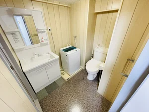 洗濯機は室内に設置しております♪入居後すぐにご利用が可能です(^^♪タオル1式分もご用意しております☆彡